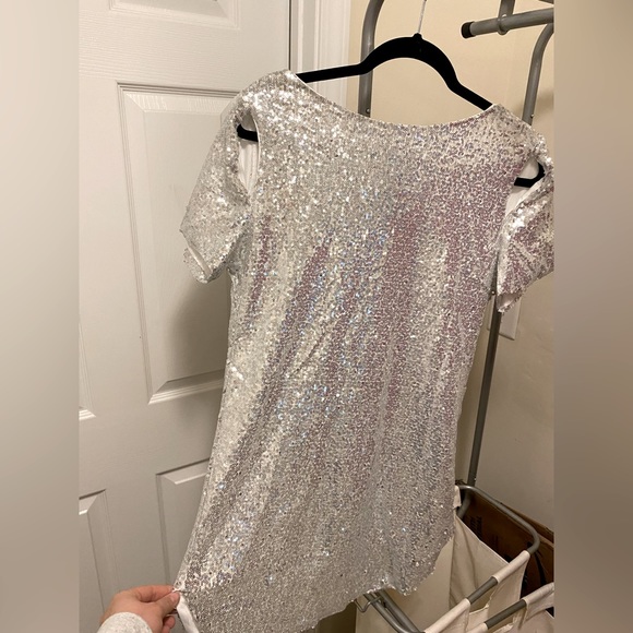 Landing Closet Dresses & Skirts - Silver sequin mini dress